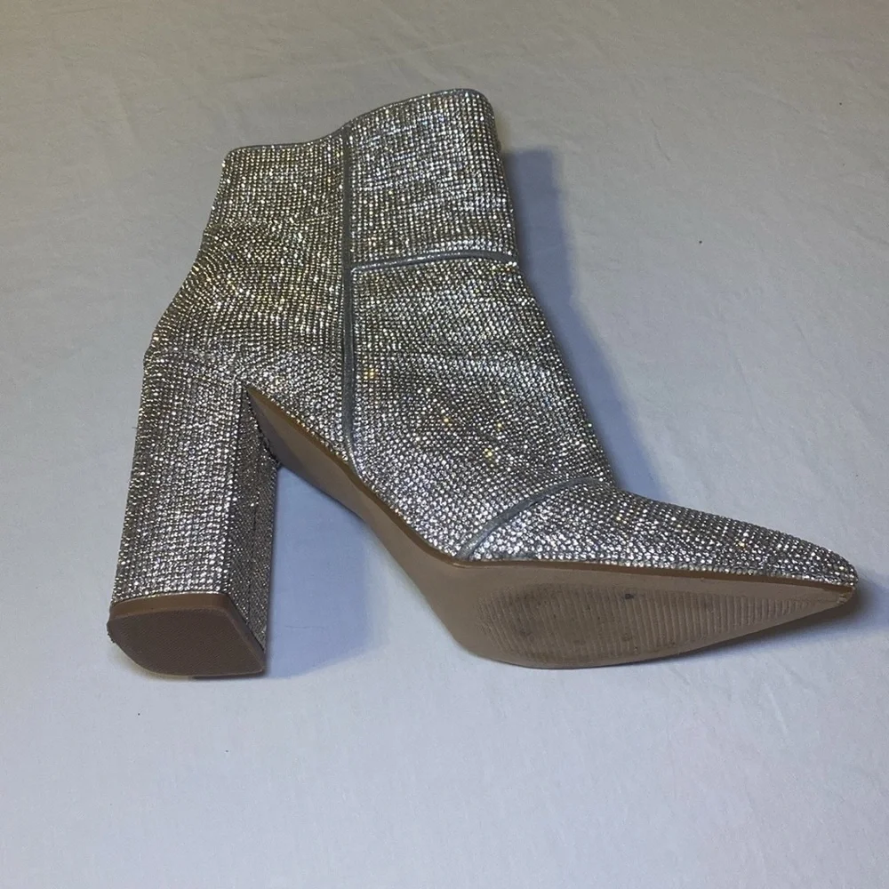 Steve Madden Women’s Noticed-R Rhinestone Silver Heeled Booties Size 9 EUC